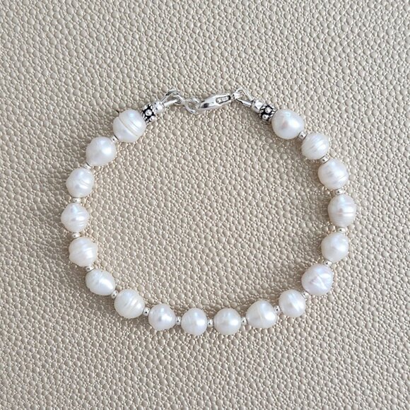MINI WHITE BAROQUE PEARL BRACELET--7" - Picture 1 of 1